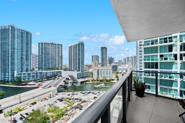 31 SE 6th St 2002, Miami, FL 33131