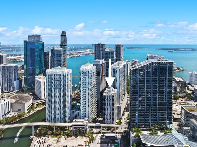 31 SE 6th St 2002, Miami, FL 33131