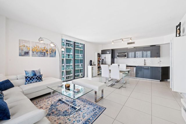 31 SE 6th St 2002, Miami, FL 33131