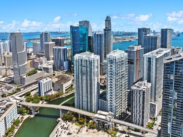 31 SE 6th St 2002, Miami, FL 33131