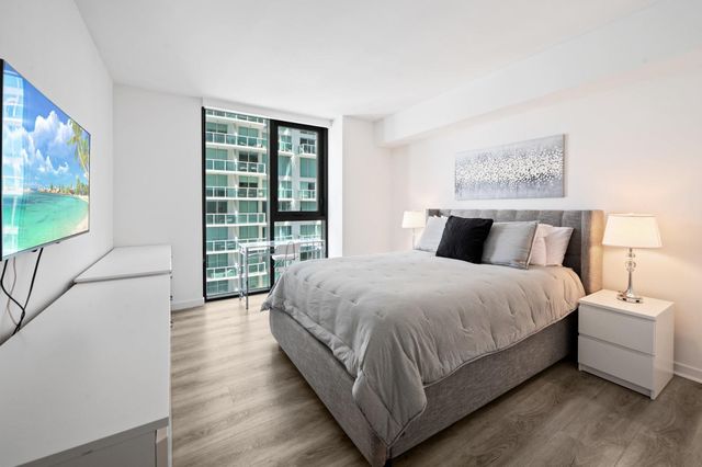 31 SE 6th St 2002, Miami, FL 33131