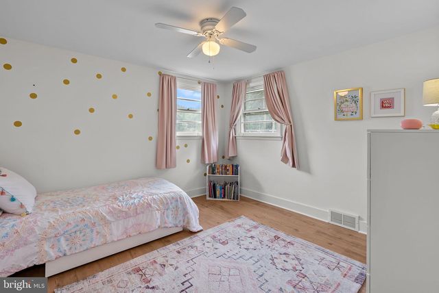 16 BROOK LN, Yardley, PA 19067