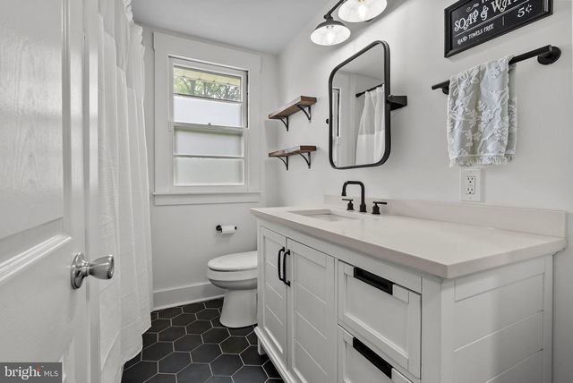 16 BROOK LN, Yardley, PA 19067