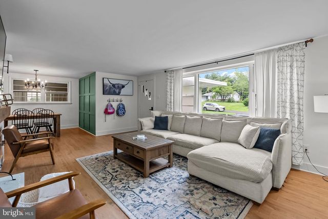 16 BROOK LN, Yardley, PA 19067