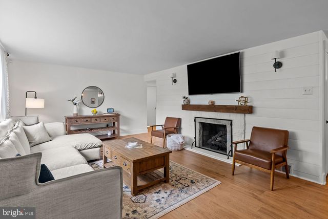 16 BROOK LN, Yardley, PA 19067