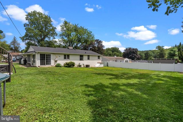 16 BROOK LN, Yardley, PA 19067