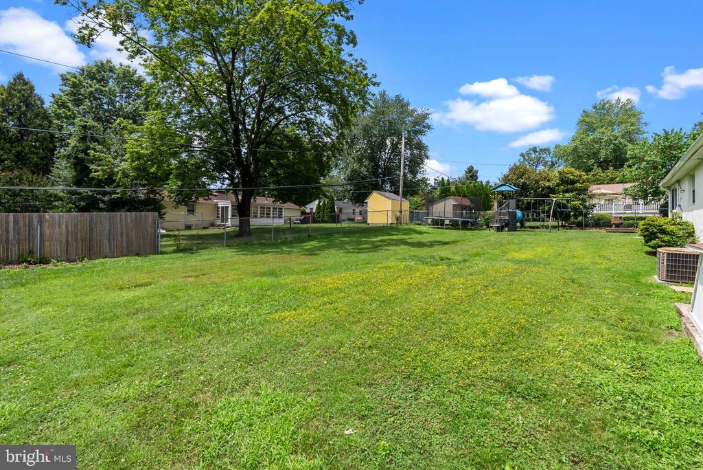 16 BROOK LN, Yardley, PA 19067