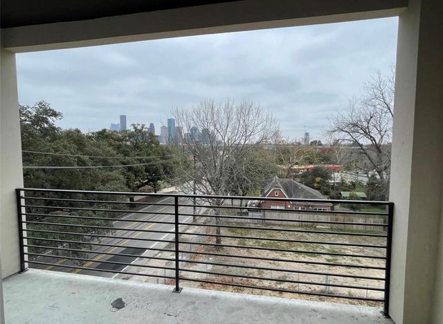 2727 Houston Avenue Avenue 205, Houston, TX 77009