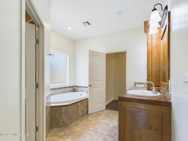 3889 W Valley View Road, Thatcher, AZ 85552