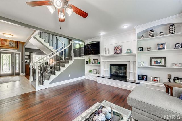 10 Deergrass Court, Oakville, MO 63129