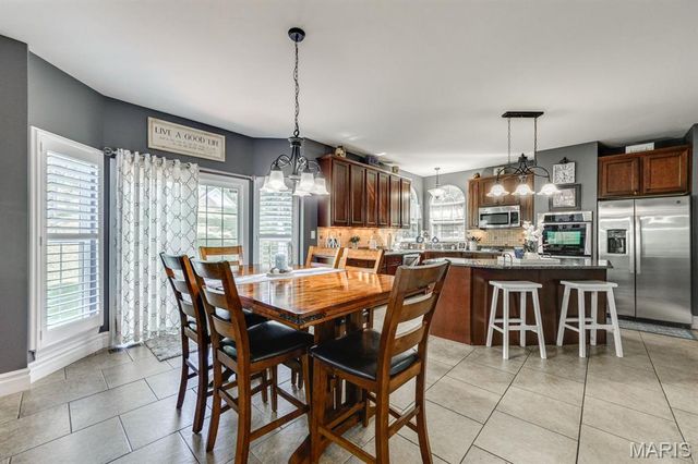 10 Deergrass Court, Oakville, MO 63129