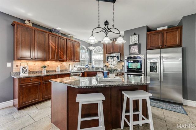 10 Deergrass Court, Oakville, MO 63129