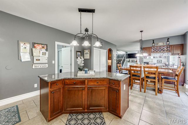 10 Deergrass Court, Oakville, MO 63129