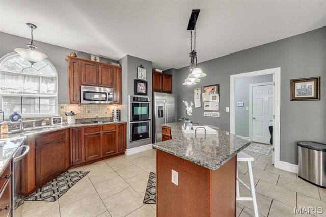 10 Deergrass Court, Oakville, MO 63129
