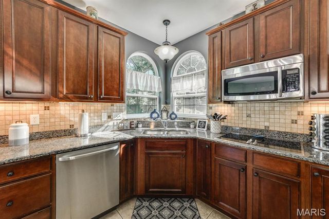 10 Deergrass Court, Oakville, MO 63129