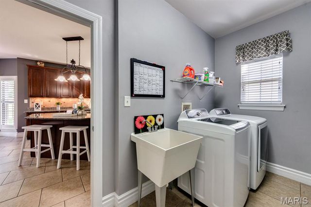 10 Deergrass Court, Oakville, MO 63129