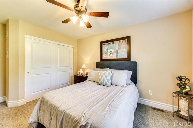 10 Deergrass Court, Oakville, MO 63129