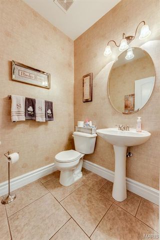 10 Deergrass Court, Oakville, MO 63129