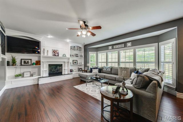 10 Deergrass Court, Oakville, MO 63129