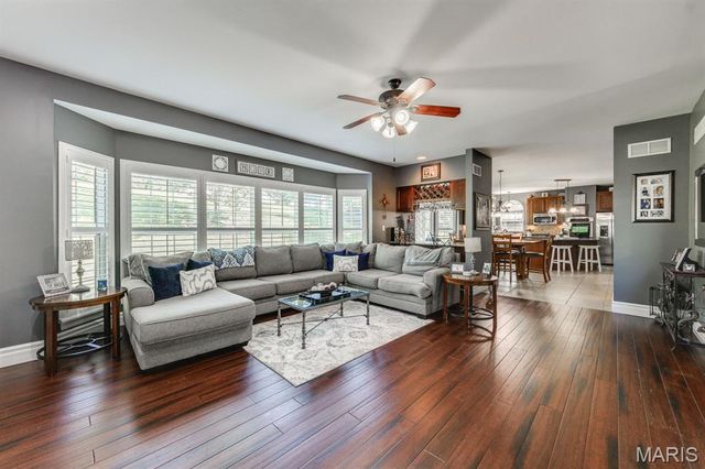 10 Deergrass Court, Oakville, MO 63129