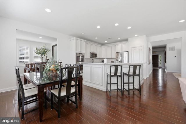 6 LEONARDO LN, West Berlin, NJ 08091