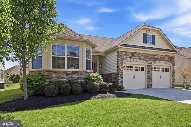 6 LEONARDO LN, West Berlin, NJ 08091