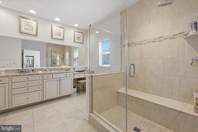 6 LEONARDO LN, West Berlin, NJ 08091