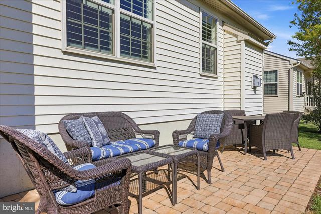 6 LEONARDO LN, West Berlin, NJ 08091