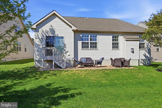 6 LEONARDO LN, West Berlin, NJ 08091