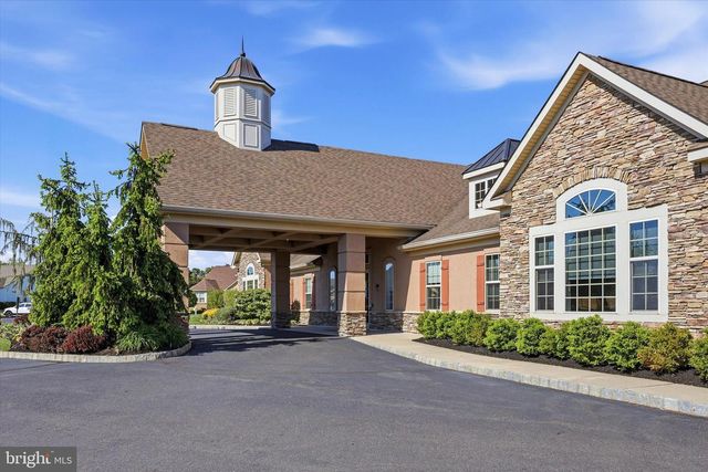6 LEONARDO LN, West Berlin, NJ 08091