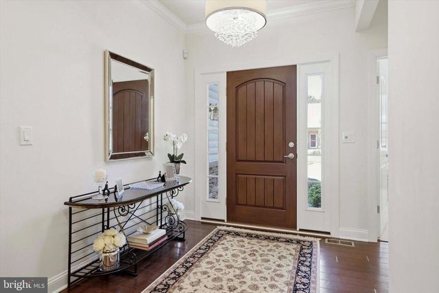 6 LEONARDO LN, West Berlin, NJ 08091