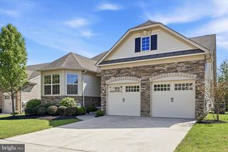 6 LEONARDO LN, West Berlin, NJ 08091