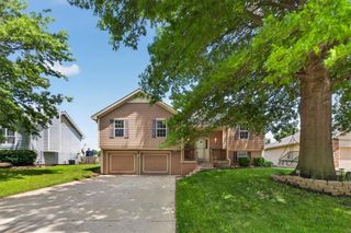 1029 SE Granada Drive, Lee's Summit, MO 64081