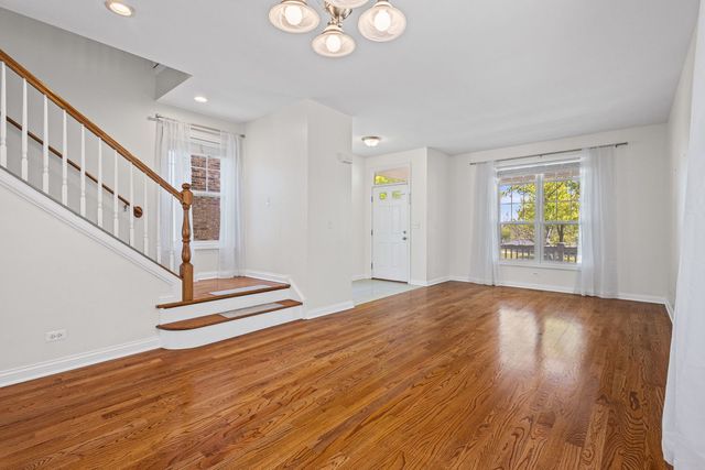 2474 W LAKE Avenue, Glenview, IL 60026