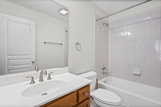 2474 W LAKE Avenue, Glenview, IL 60026