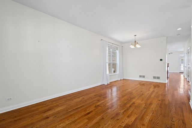 2474 W LAKE Avenue, Glenview, IL 60026