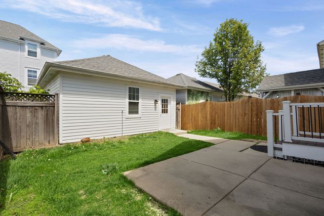 2474 W LAKE Avenue, Glenview, IL 60026