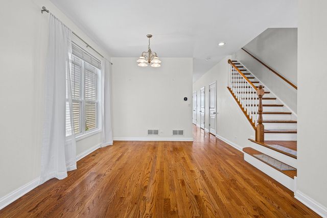 2474 W LAKE Avenue, Glenview, IL 60026