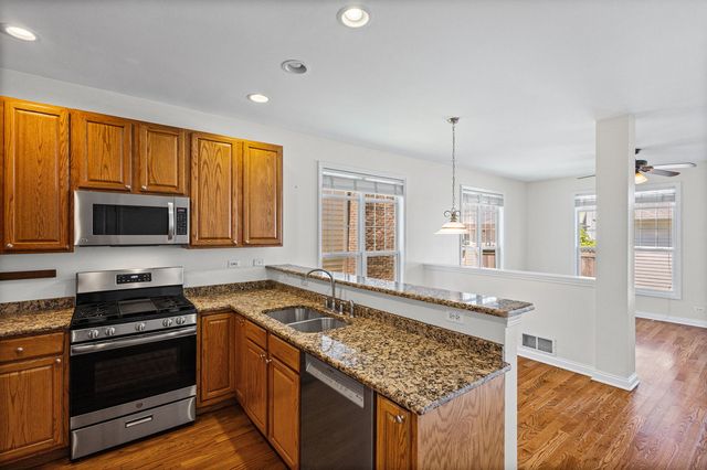 2474 W LAKE Avenue, Glenview, IL 60026