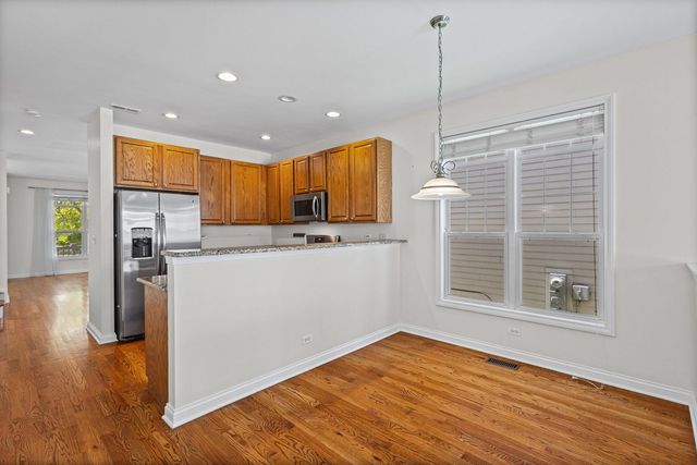 2474 W LAKE Avenue, Glenview, IL 60026