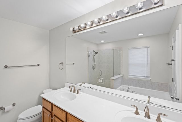 2474 W LAKE Avenue, Glenview, IL 60026