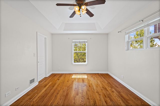 2474 W LAKE Avenue, Glenview, IL 60026