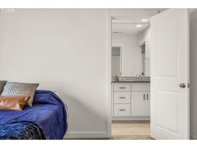 12648 Se 172ND Ave, Happy Valley, OR 97086