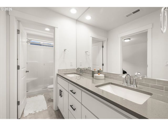 12648 Se 172ND Ave, Happy Valley, OR 97086