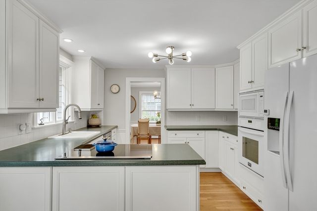 8 Hawthorne, Winchester, MA 01890