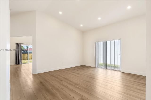 15472 SW 148th Ter 0, Miami, FL 33196