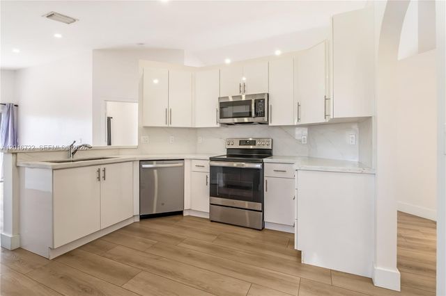 15472 SW 148th Ter 0, Miami, FL 33196