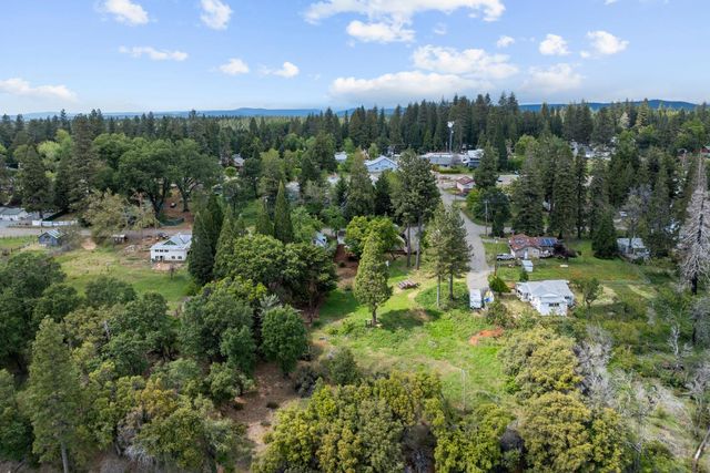 24484 Lowe St, Foresthill, CA 95631