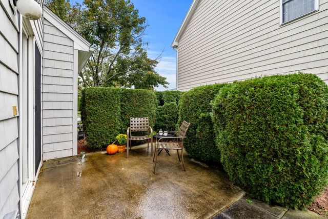 70 Fairway Dr 70, Tewksbury, MA 01876