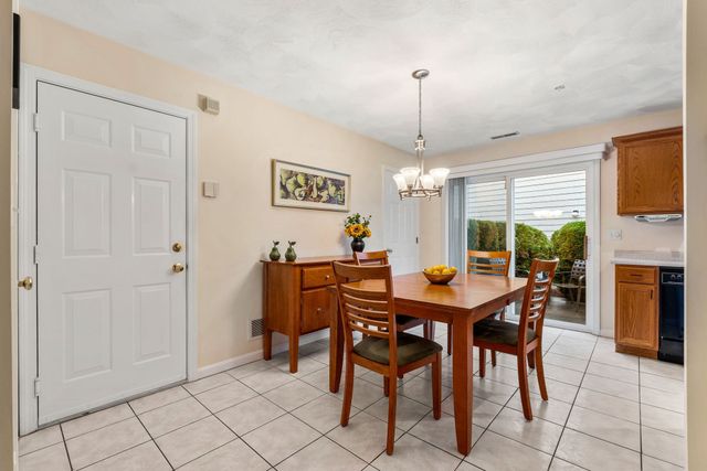 70 Fairway Dr 70, Tewksbury, MA 01876